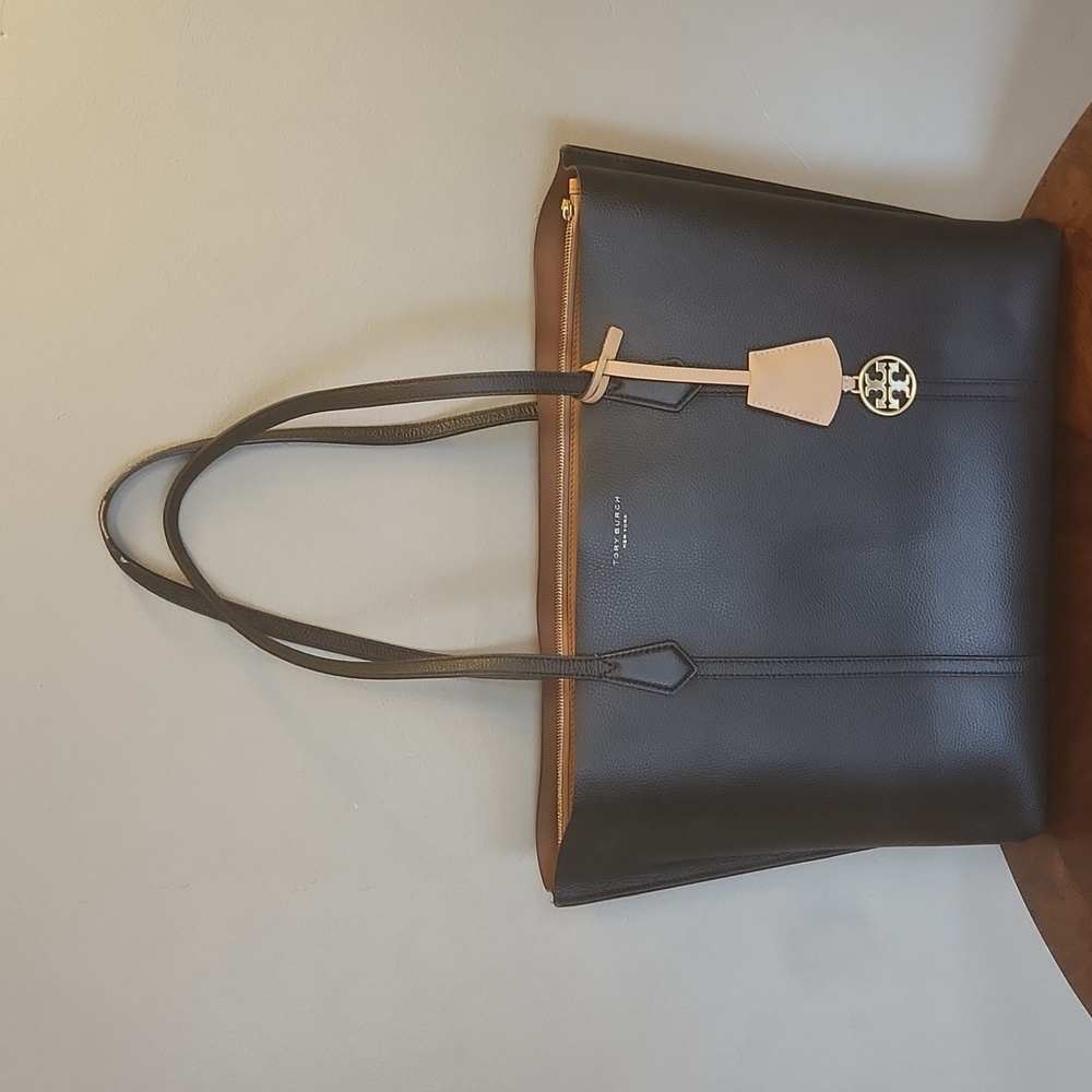 Tory Burch🖤AUTHENTIC🖤 Perry. tote bag..